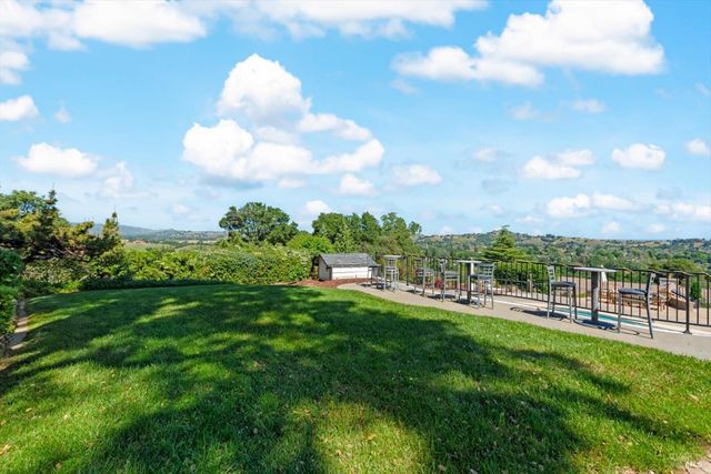 160 Wykoff Dr, Vacaville, CA 95688