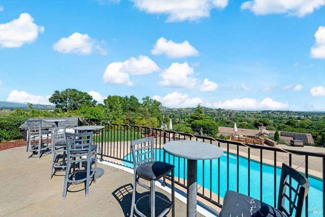 160 Wykoff Dr, Vacaville, CA 95688