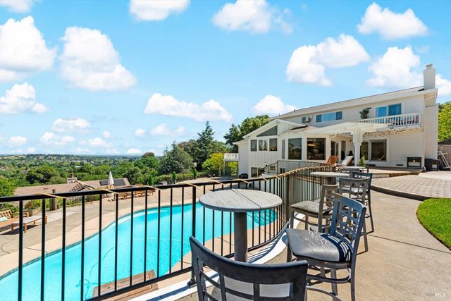 160 Wykoff Dr, Vacaville, CA 95688