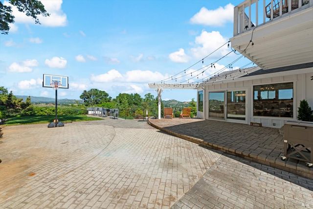 160 Wykoff Dr, Vacaville, CA 95688