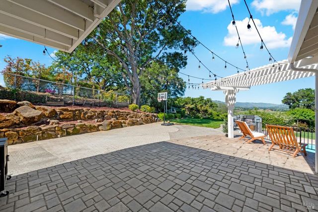 160 Wykoff Dr, Vacaville, CA 95688