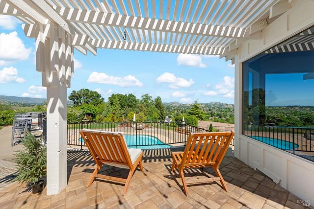 160 Wykoff Dr, Vacaville, CA 95688