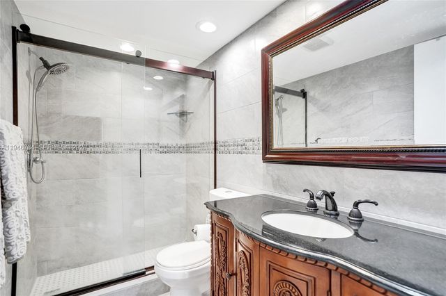 8900 Washington Blvd PH5, Pembroke Pines, FL 33025