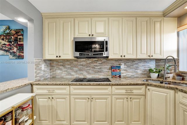 8900 Washington Blvd PH5, Pembroke Pines, FL 33025