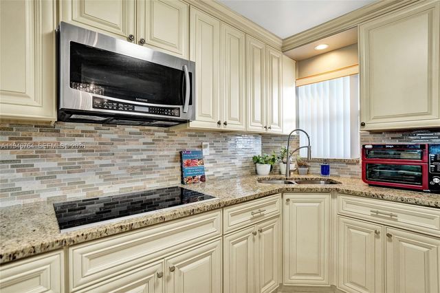 8900 Washington Blvd PH5, Pembroke Pines, FL 33025