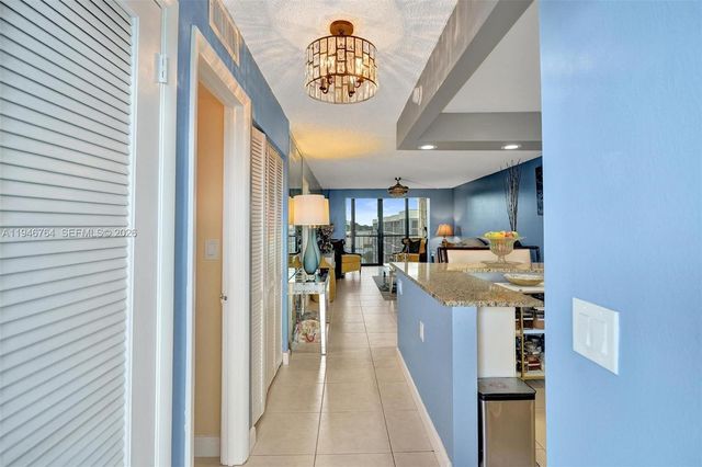 8900 Washington Blvd PH5, Pembroke Pines, FL 33025