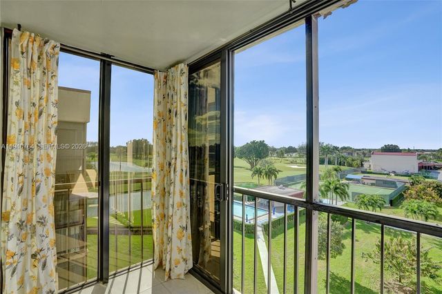 8900 Washington Blvd PH5, Pembroke Pines, FL 33025