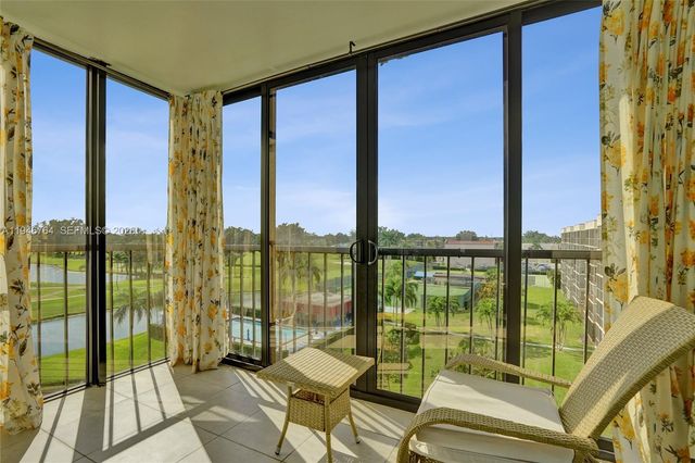 8900 Washington Blvd PH5, Pembroke Pines, FL 33025