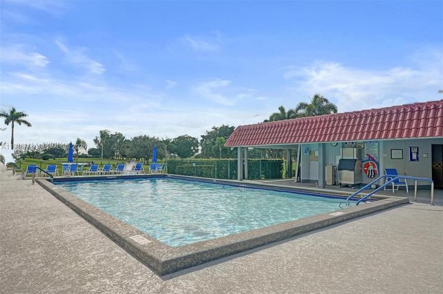 8900 Washington Blvd PH5, Pembroke Pines, FL 33025