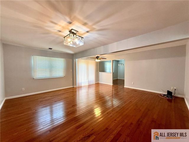 44 Drake Road, Somerset, NJ 08873