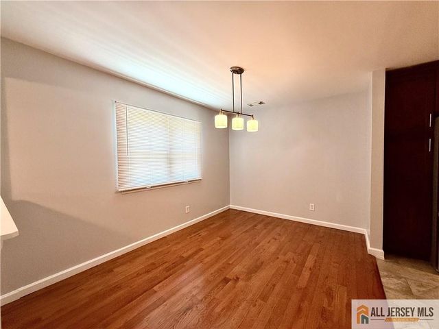 44 Drake Road, Somerset, NJ 08873