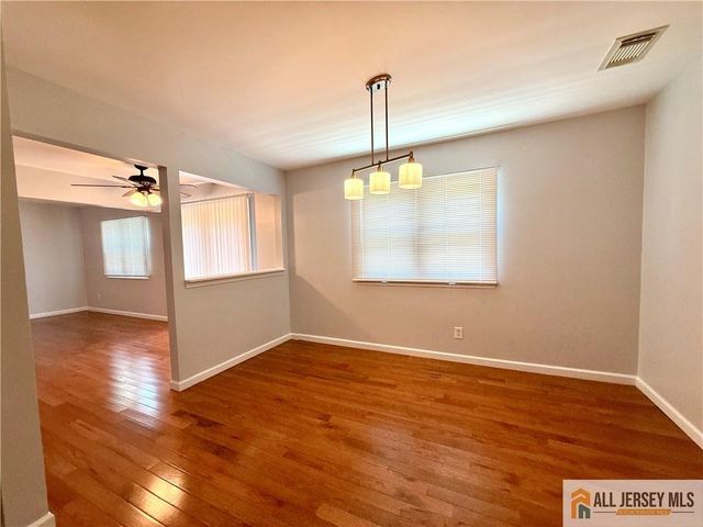 44 Drake Road, Somerset, NJ 08873