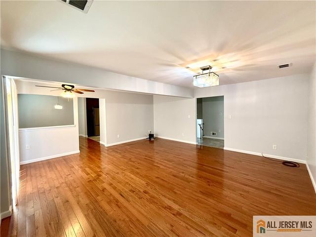 44 Drake Road, Somerset, NJ 08873