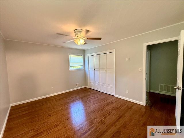 44 Drake Road, Somerset, NJ 08873