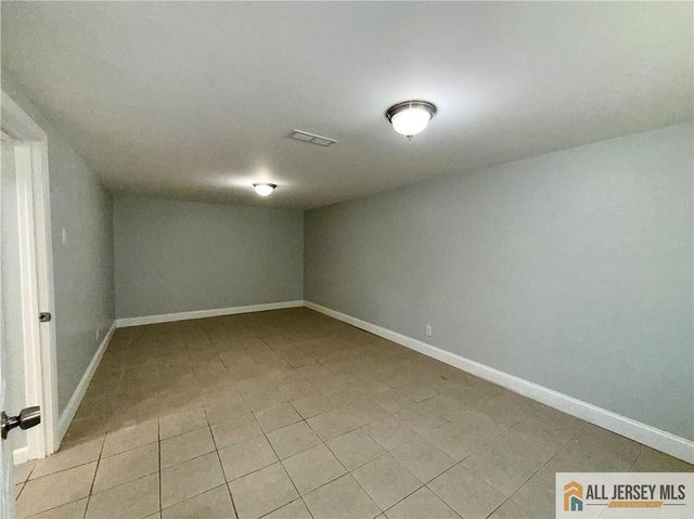44 Drake Road, Somerset, NJ 08873