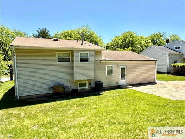 44 Drake Road, Somerset, NJ 08873