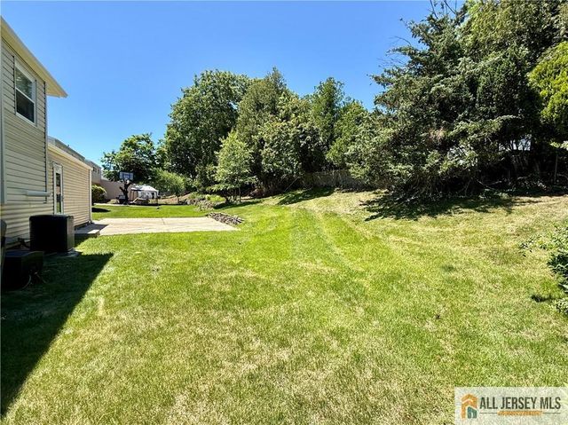 44 Drake Road, Somerset, NJ 08873