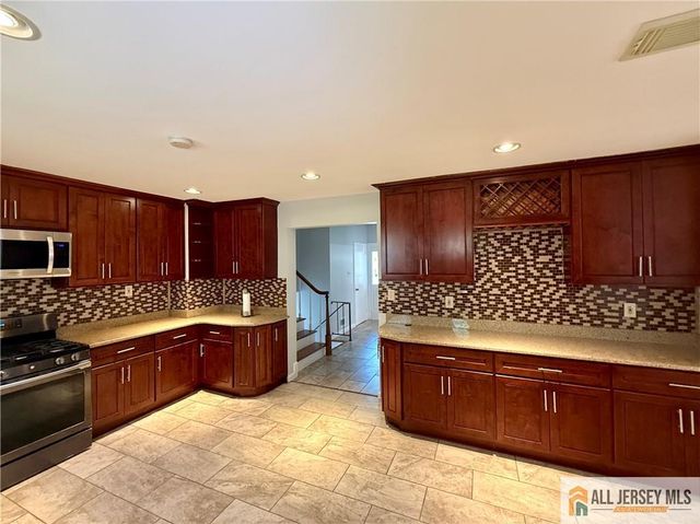 44 Drake Road, Somerset, NJ 08873