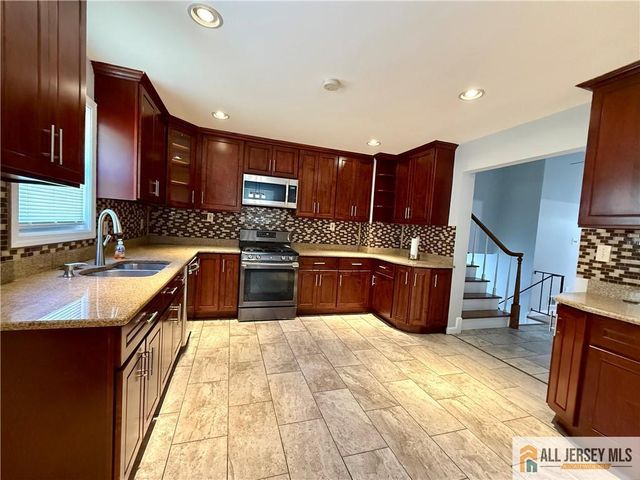 44 Drake Road, Somerset, NJ 08873