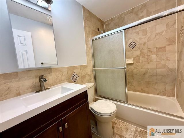 44 Drake Road, Somerset, NJ 08873
