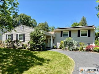44 Drake Road, Somerset, NJ 08873
