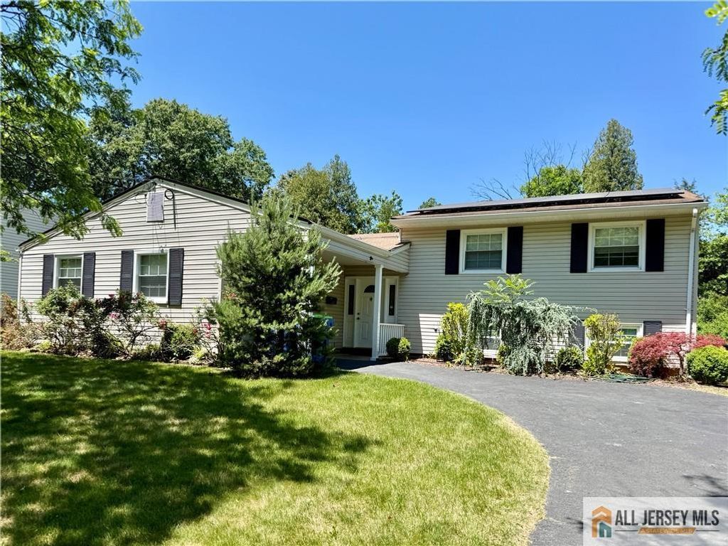 44 Drake Road, Somerset, NJ 08873