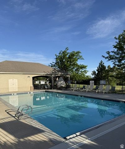 563 N PEREGRINE CV, Layton, UT 84040
