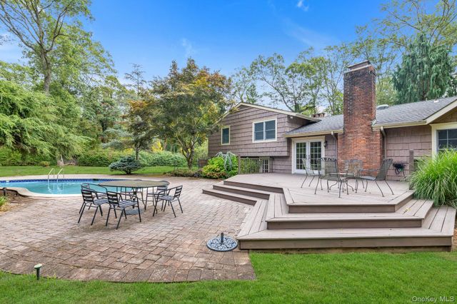 11 Quaker Ridge Drive, Brookville, NY 11545