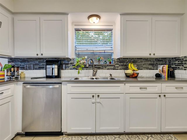 426 Shadow Creek Drive, El Lago, TX 77586