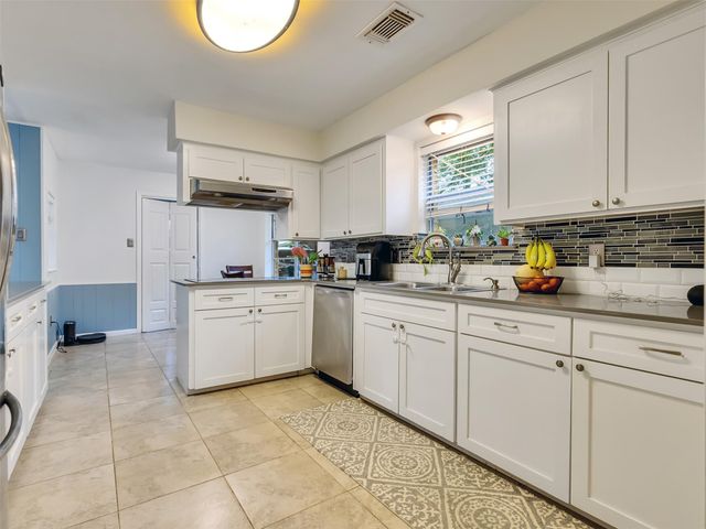 426 Shadow Creek Drive, El Lago, TX 77586