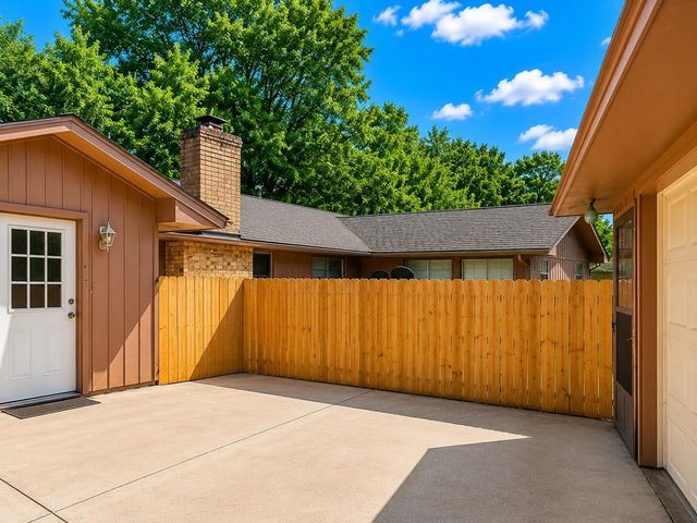 426 Shadow Creek Drive, El Lago, TX 77586