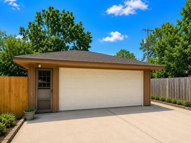 426 Shadow Creek Drive, El Lago, TX 77586