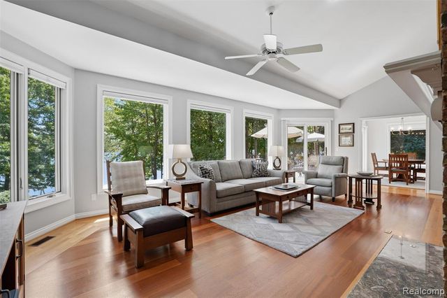 5483 Lake Ridge Drive, Brighton, MI 48116