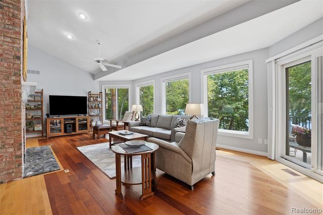 5483 Lake Ridge Drive, Brighton, MI 48116