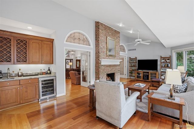 5483 Lake Ridge Drive, Brighton, MI 48116