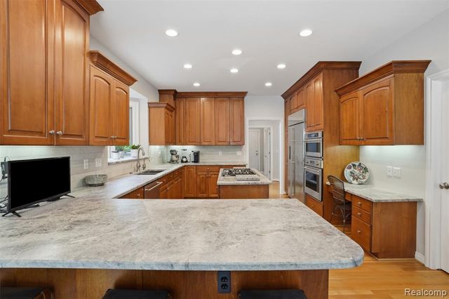 5483 Lake Ridge Drive, Brighton, MI 48116