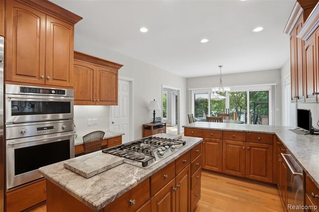 5483 Lake Ridge Drive, Brighton, MI 48116