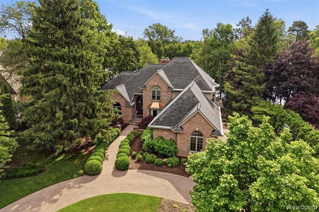 5483 Lake Ridge Drive, Brighton, MI 48116
