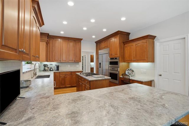 5483 Lake Ridge Drive, Brighton, MI 48116
