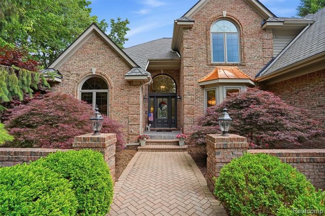 5483 Lake Ridge Drive, Brighton, MI 48116