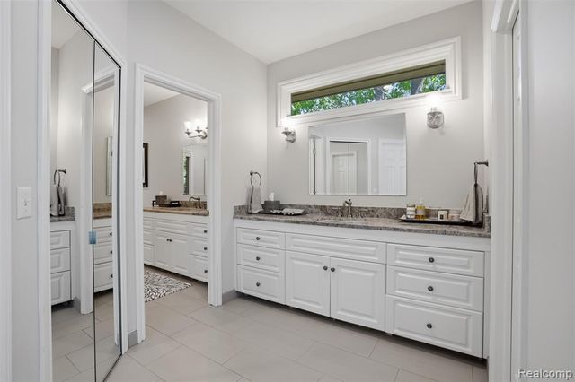 5483 Lake Ridge Drive, Brighton, MI 48116