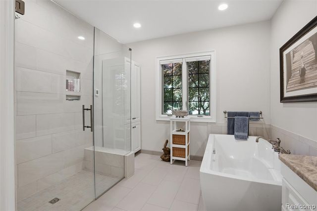 5483 Lake Ridge Drive, Brighton, MI 48116