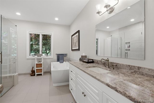 5483 Lake Ridge Drive, Brighton, MI 48116