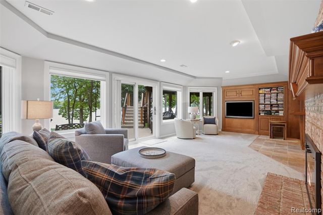 5483 Lake Ridge Drive, Brighton, MI 48116