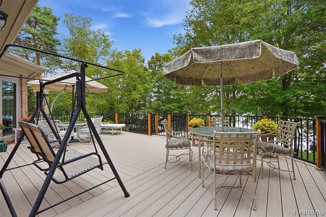 5483 Lake Ridge Drive, Brighton, MI 48116