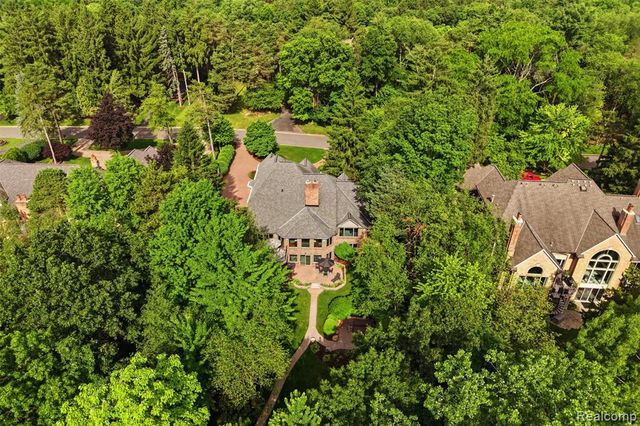 5483 Lake Ridge Drive, Brighton, MI 48116