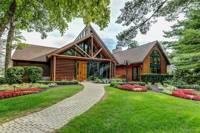 5483 Lake Ridge Drive, Brighton, MI 48116