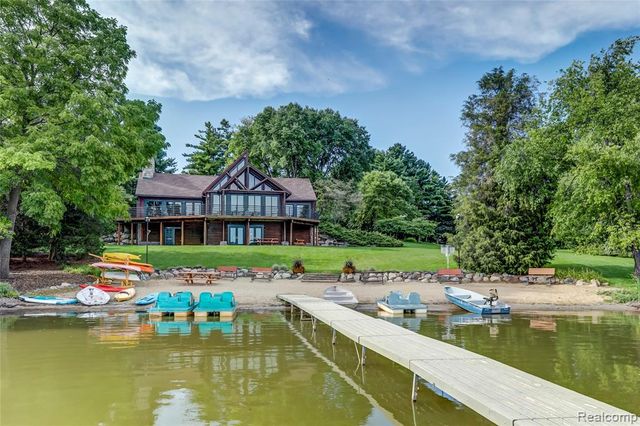 5483 Lake Ridge Drive, Brighton, MI 48116