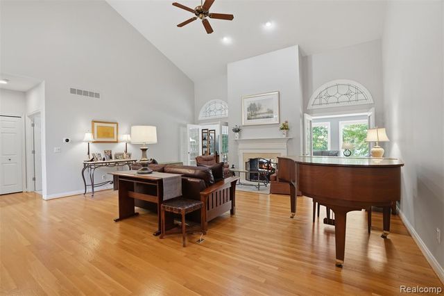 5483 Lake Ridge Drive, Brighton, MI 48116