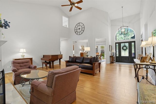 5483 Lake Ridge Drive, Brighton, MI 48116